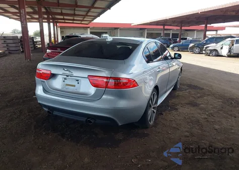 2017 Jaguar Xe 35T R-Sport z USA, uszkodzony, nr VIN SAJAF4BV5HA962675